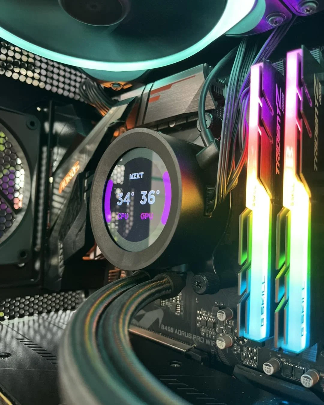 PC selepas servis — NZXT AIO cooling, suhu CPU 34°C GPU 36°C